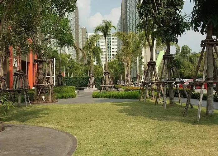 Lumpini Nawamin Apartment *